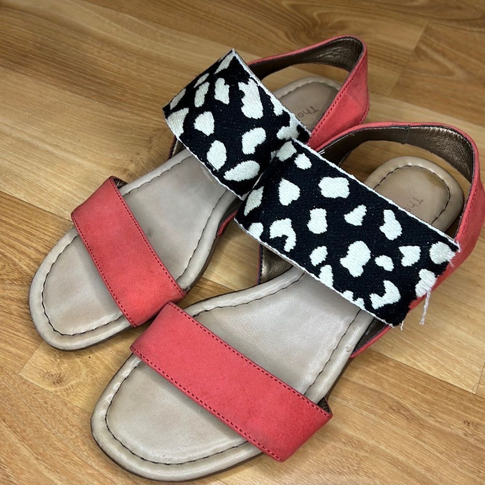 The Flexx Pink and Animal Print Slip On Sandals Womens 6